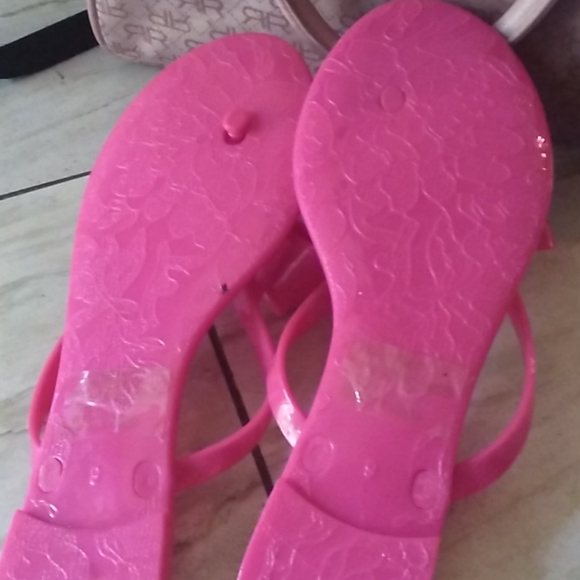 A lovely pink sandal for a lovely summer day - Picture 2 of 4